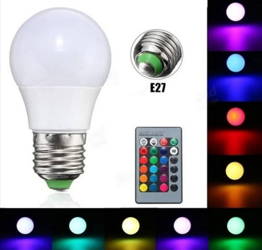 RGB LED sijalica sa daljinskim i 16 boja