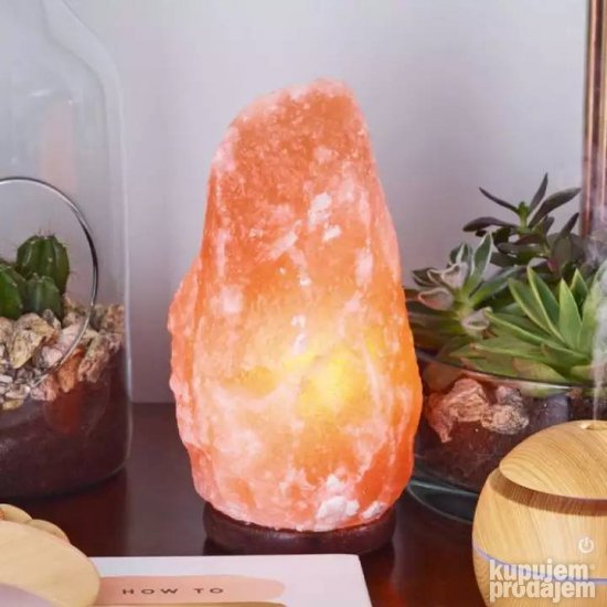 Lampa od himalajske soli, visina oko 15 cm