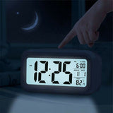Digitalni LCD sat sa tri alarma i osvetljenjem