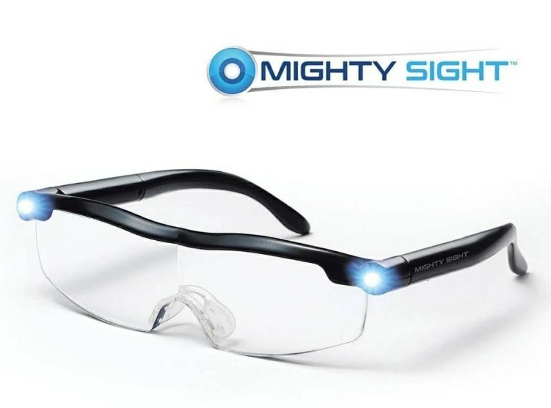 Naočare sa uvećanjem 160 posto i LED svetlom u ramu