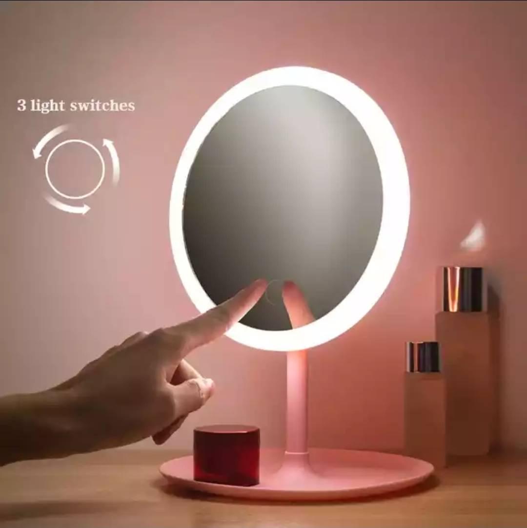 LED ogledalo za šminkanje sa pregradom za nakit
