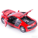 Metalni autić Audi R8, razmera 1:32, dužina 15 cm