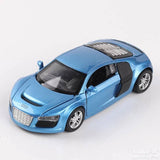 Metalni autić Audi R8, razmera 1:32, dužina 15 cm