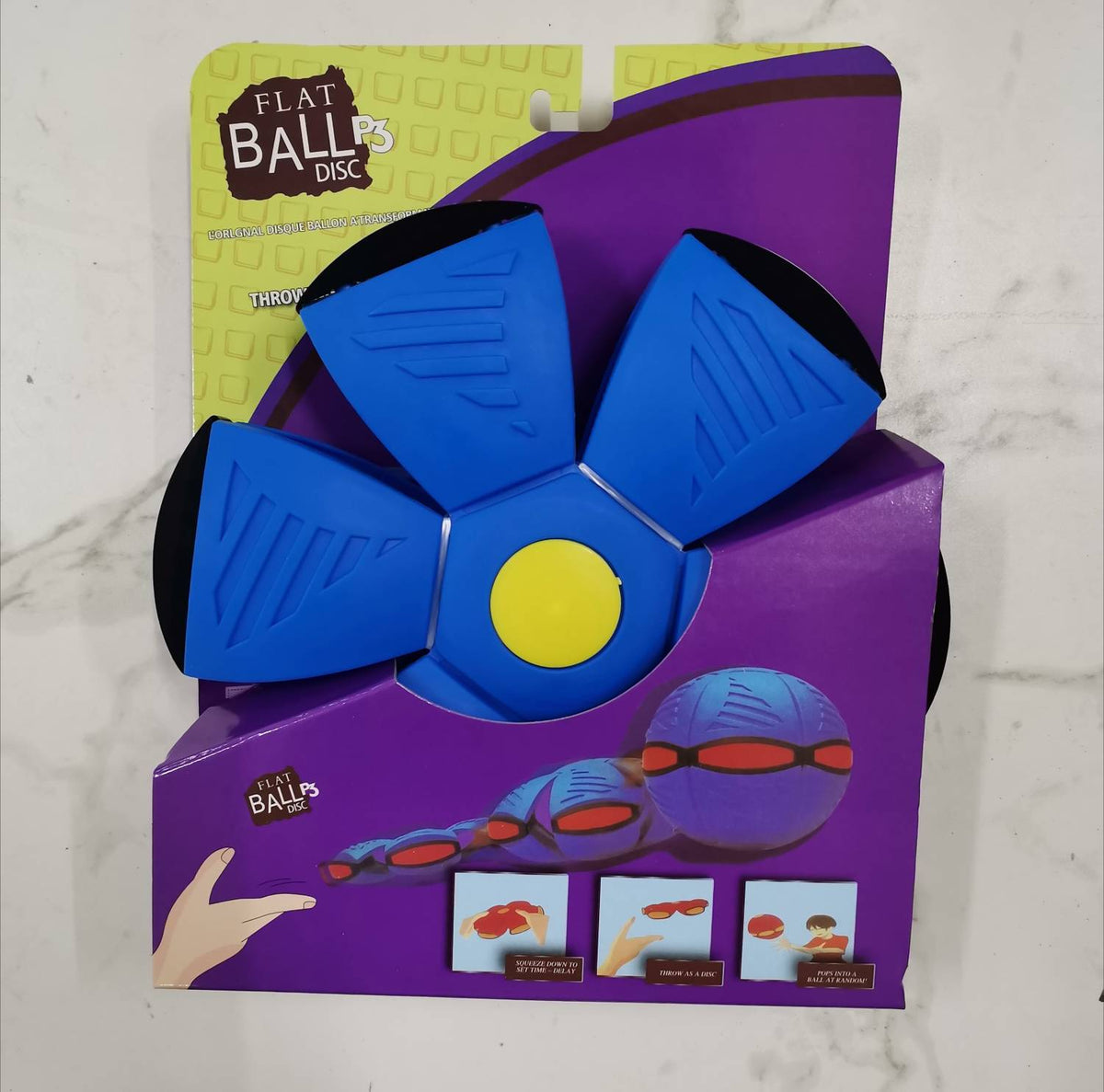 Phlat Ball, disk koji se u letu pretvara u loptu, plavi