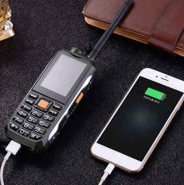 Mobilni telefon J10 sa 2 SIM i funkcijom voki-tokija