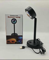 Krug zalaska sunca uz usmerivu LED lampu
