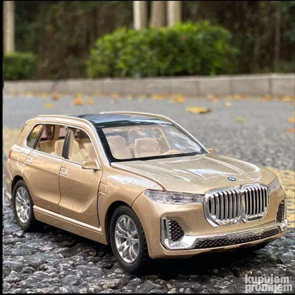 Die-cast BMW X7 zlatni, dužina 22 cm, sa svetlima