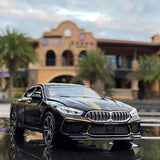 Die-cast BMW M8 crni, razmera 1:32, dužina 15 cm