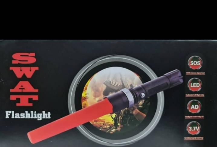 LED baterijska lampa sa 3 moda i crvenim difuzorom