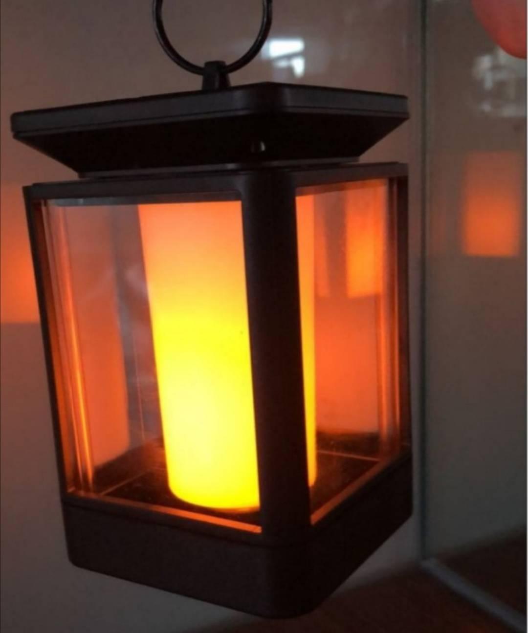Solarni fenjer sa efektom treperave vatre