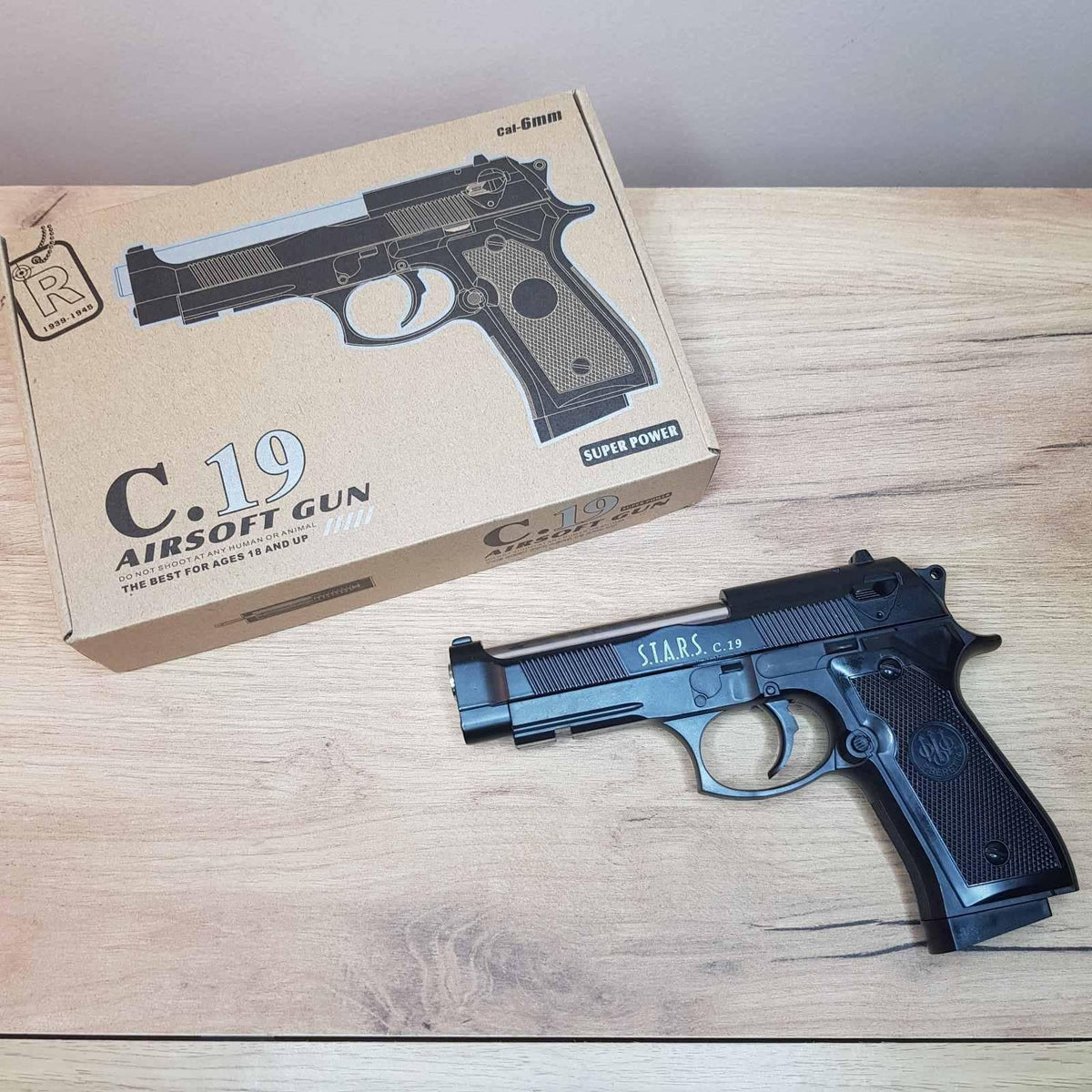 Airsoft replika na oprugu težine 390 grama