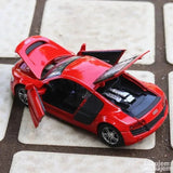 Metalni autić Audi R8 beli, razmera 1:32, dužina 15 cm