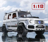 Metalni model Mercedes G800 Brabus beli, razmera 1:18