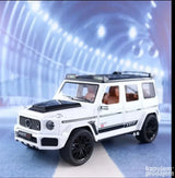 Metalni model Mercedes G800 Brabus beli, razmera 1:18