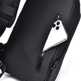 Crossbody torba od oksforda sa bravom na šifru i USB izlazom