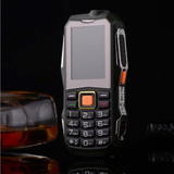 Izdržljivi telefon sa ekranom 2,4 inča i power bank funkcijom