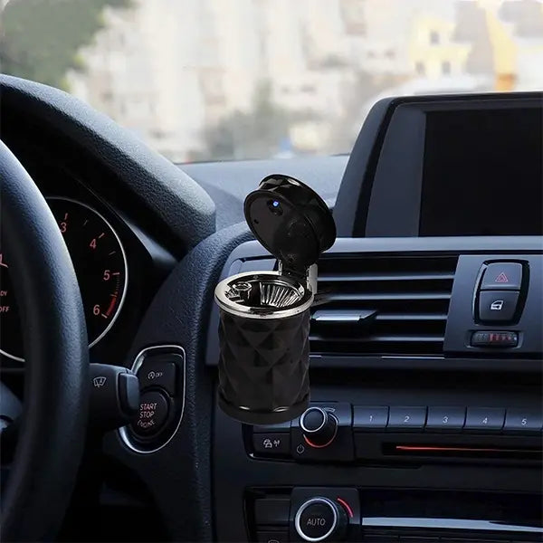 Auto pepeljara sa poklopcem i LED svetlom – slika 4