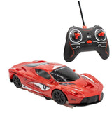 RC auto koji vozi po zidu, plafonu i staklu
