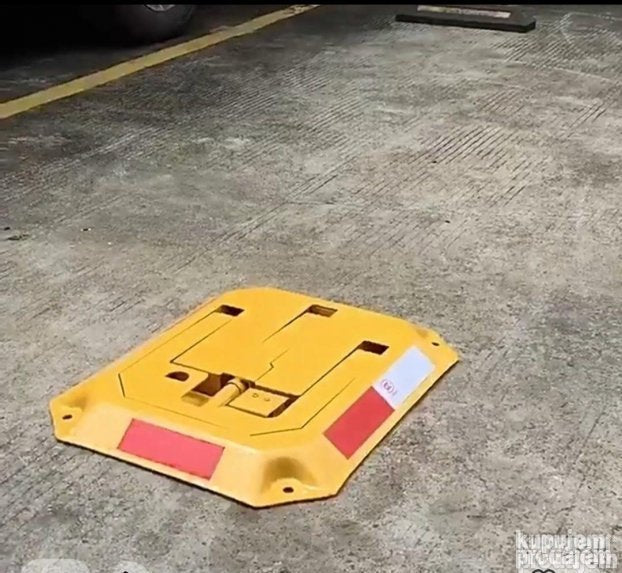Mehanička parking barijera sa cilindrom i 2 ključa
