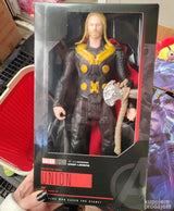 Akciona figura zelenog junaka u dinamičnoj pozi